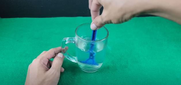 Modal Rp2.000, begini cara mudah menajamkan pisau cukur tumpul cuma pakai 1 bahan dapur