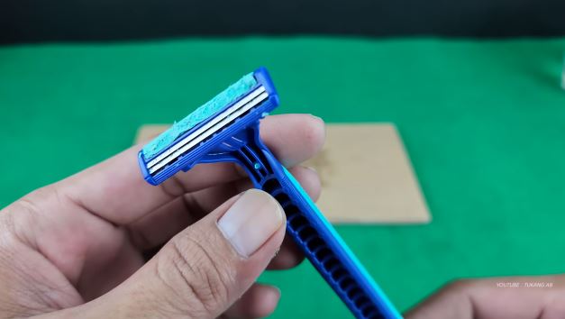 Modal Rp2.000, begini cara mudah menajamkan pisau cukur tumpul cuma pakai 1 bahan dapur