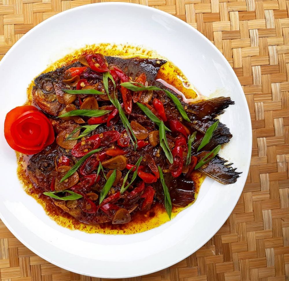 11 Resep olahan ikan bawal kuah pedas, segar, dan menggugah selera