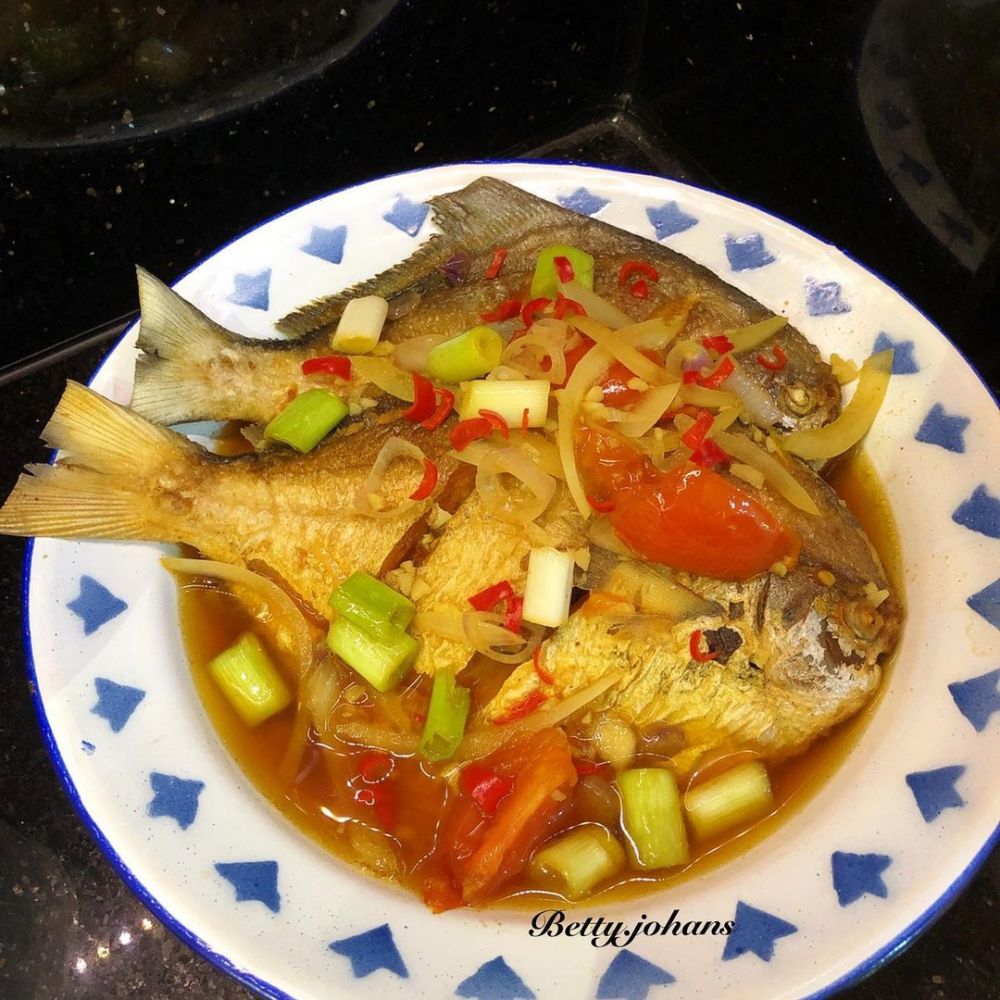 11 Resep olahan ikan bawal kuah pedas, segar, dan menggugah selera