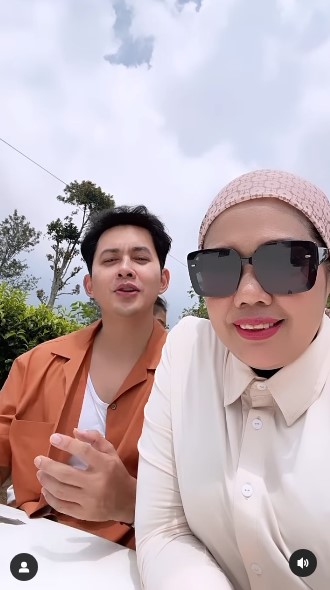 Elly Sugigi dengan Kiki Farel © Instagram Elly Sugigi dengan Kiki Farel © Instagram