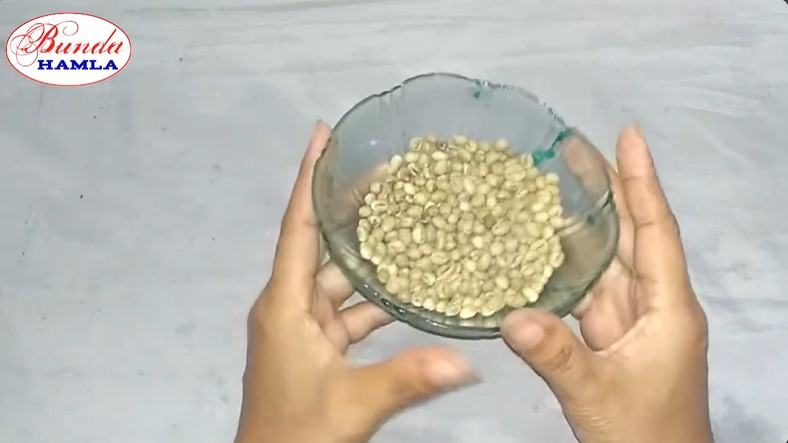 Tanpa dijemur, ini trik hilangkan bau apek di dalam helm cukup andalkan 1 bahan minuman