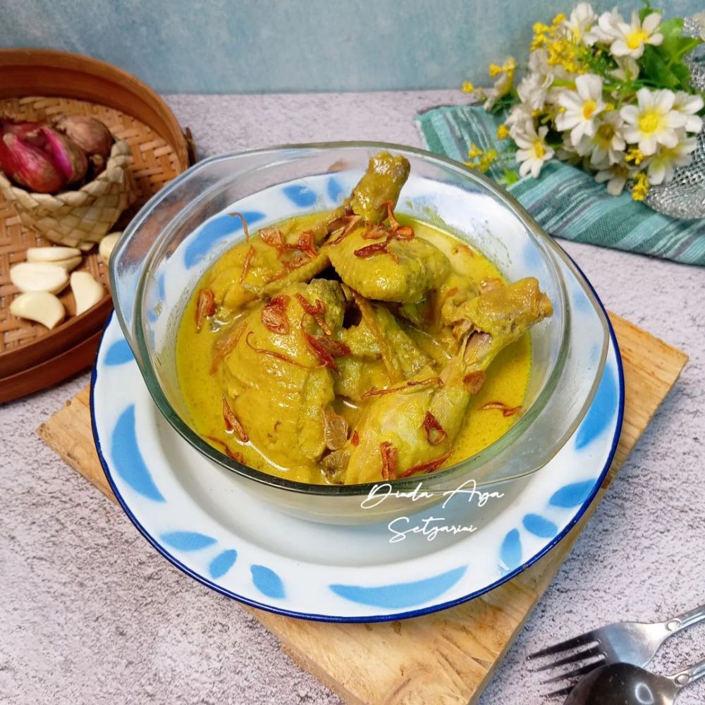 13 Resep olahan ayam kuah santan, gurih, praktis, dan bikin nagih