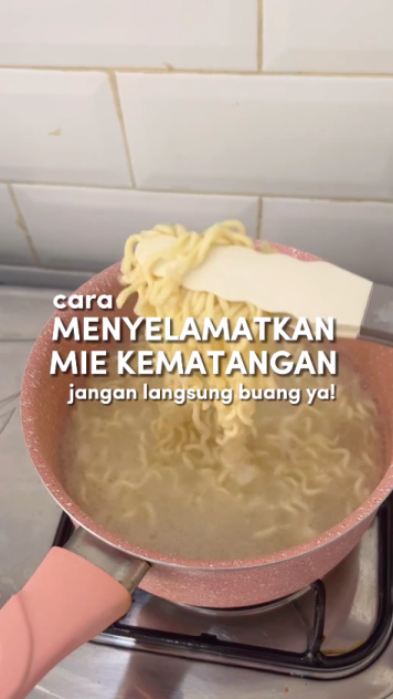 Jangan dibuang, cara ibu muda atasi mi terlalu matang ini ampuh jadi kenyal lagi pakai 1 bahan dapur