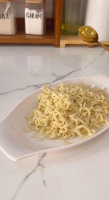 Jangan dibuang, cara ibu muda atasi mi terlalu matang ini ampuh jadi kenyal lagi pakai 1 bahan dapur