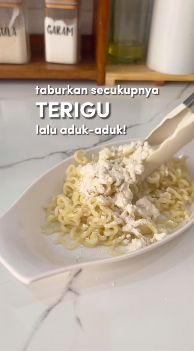 Jangan dibuang, cara ibu muda atasi mi terlalu matang ini ampuh jadi kenyal lagi pakai 1 bahan dapur