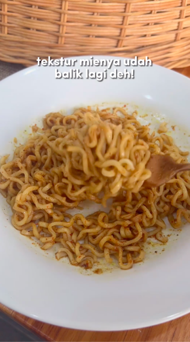 Jangan dibuang, cara ibu muda atasi mi terlalu matang ini ampuh jadi kenyal lagi pakai 1 bahan dapur