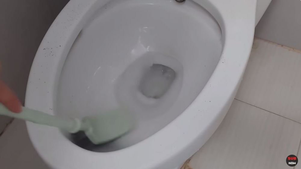Bermodal 1 bumbu dapur, ini trik bersihkan kerak kloset agar kinclong tanpa racikan bahan apapun