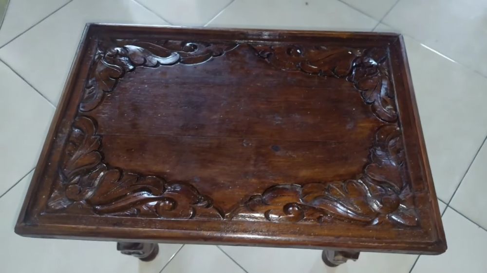 Modal Rp2.000, cara ibu muda bersihkan meja kayu kusam ini hasilnya kinclong lagi pakai 1 bahan dapur