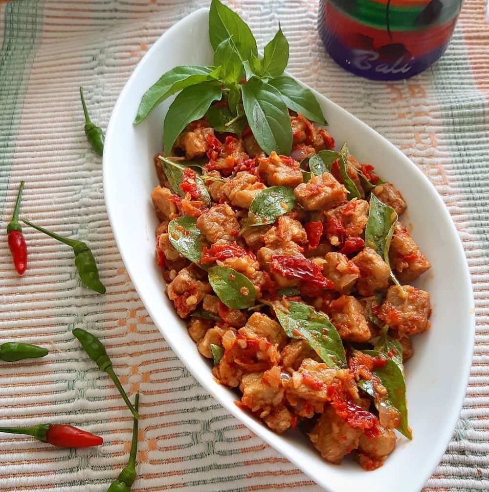 11 Resep tempe kemangi pedas paling sedap, sederhana, enak, dan bikin lahap makan