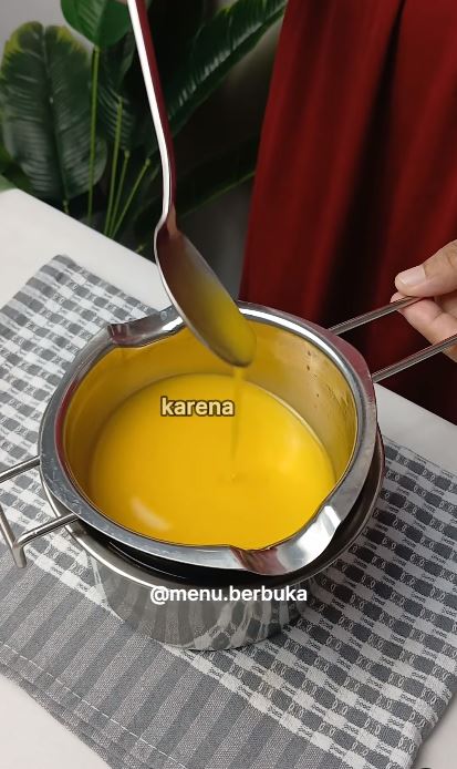 Jadi penyebab kue terasa seret, emak-emak ini punya trik lelehkan margarin agar tak mudah pecah