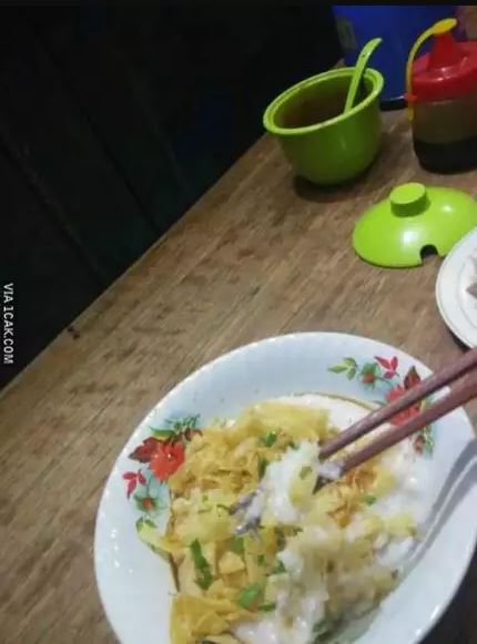 Kelakuan kocak pas lagi makan Berbagai sumber