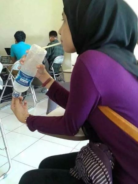 Kelakuan kocak pas lagi makan Berbagai sumber