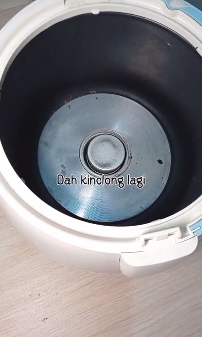 Auto kinclong dalam 10 menit, ini trik bersihkan kerak di dasar rice cooker tanpa cuka dan baking soda