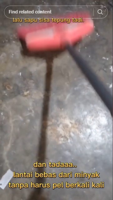 Tanpa dipel berkali-kali, ini trik bersihkan bekas tumpahan minyak di lantai pakai 1 bahan dapur