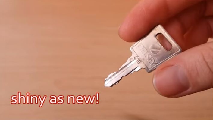 Tak cuma pakai cuka, trik bersihkan kunci berkarat ini ampuh jadi kinclong tambah 1 bahan dapur