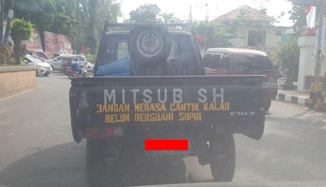 Tulisan kocak di mobil pick up Berbagai sumber