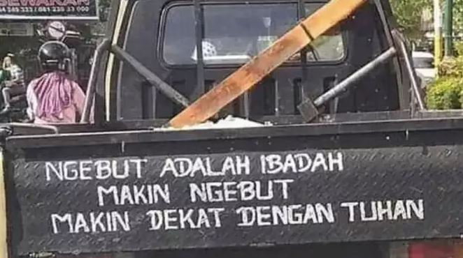 Tulisan kocak di mobil pick up Berbagai sumber