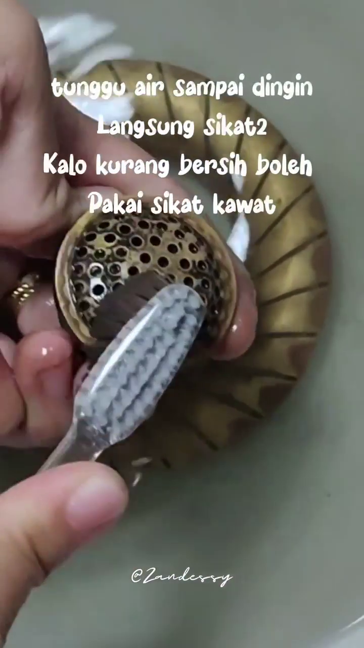 Tak direndam cuka, trik wanita bersihkan burner kompor ini bikin kinclong lagi pakai 2 bahan sederhana