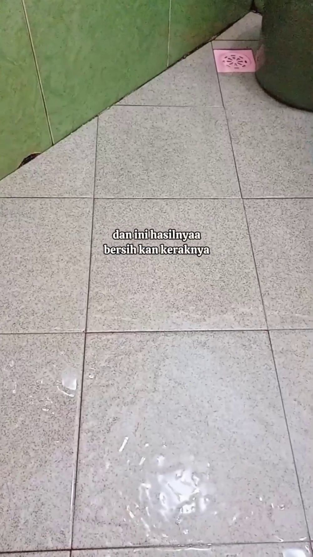 Tak perlu soda kue, ini cara hilangkan kerak kuning di lantai kamar mandi cukup tambah 1 bahan dapur