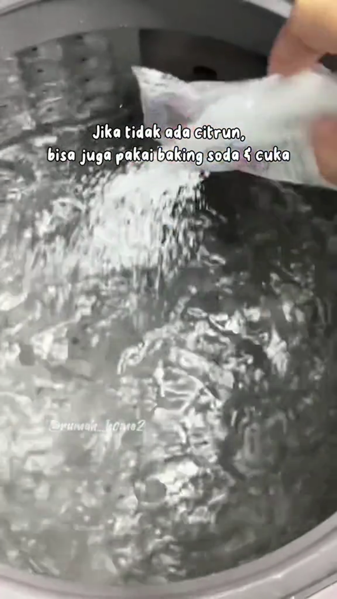 Tak perlu dibongkar, cara wanita bersihkan mesin cuci ini ampuh jadi kinclong tambah 1 bahan dapur
