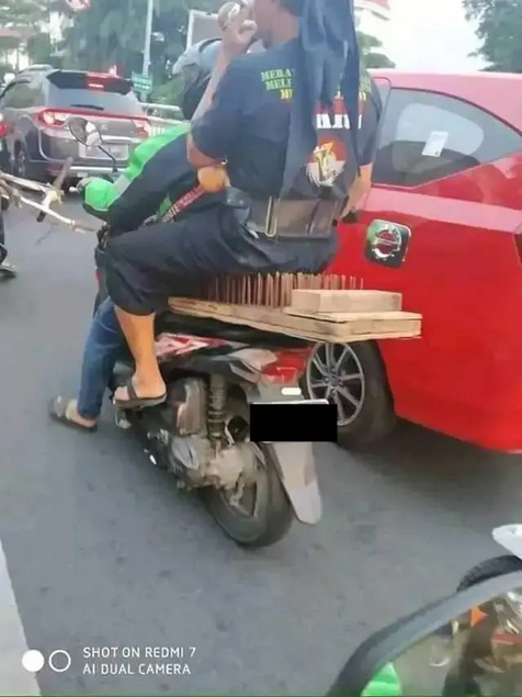 potret kelakuan random orang di jalan raya berbagai sumber potret kelakuan random orang di jalan raya berbagai sumber