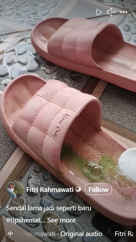 Sandal karet buluk dan kusam? Ini trik mencucinya agar kinclong lagi seperti baru pakai 1 bahan dapur