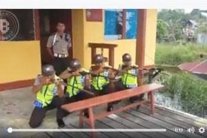 Aksi menembak empat polisi ini gagal seram tapi malah kocak abis 