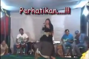 Kalau joget jangan banyak tingkah, bisa-bisa seperti ini akibatnya