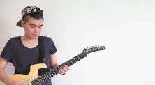 Raguel Lewi Tirukan Gaya Bermain Gitar Para Legenda Musik Dunia