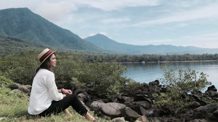 Intip Rani Ramadhany Menikmati Keindahan Alam Pulau Flores