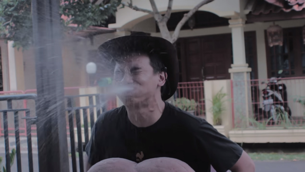Trio Prankster Kiflyf Tv Bikin Challenge Adu Tahan Ketawa Ekstrim Bit.ly/kiflyf_tv_binomo jangan lupa subscribe channel kita !!! https www brilio net video entertainment trio prankster kiflyf tv bikin challenge adu tahan ketawa ekstrim 170420v html