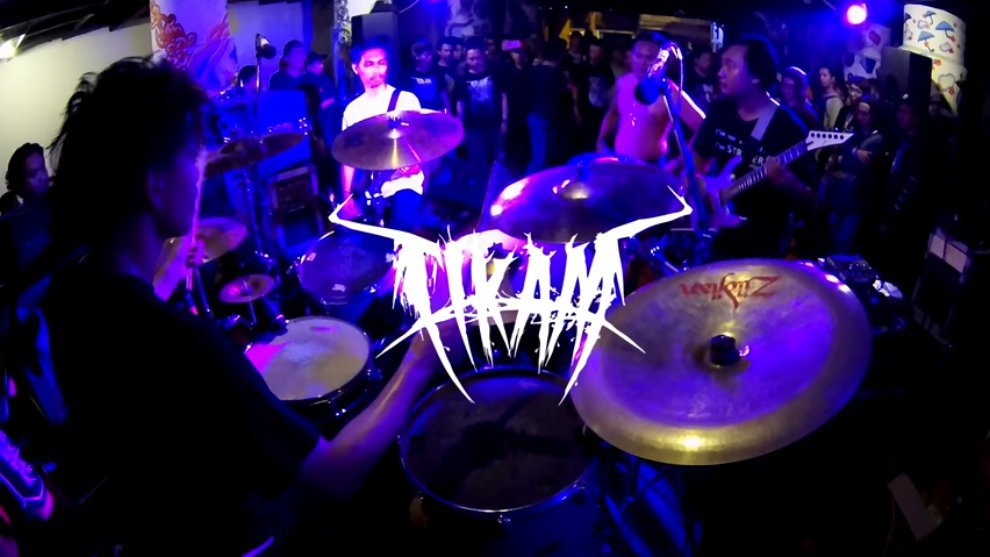 Live Drum: Tonton Aksi Enerjik R Wiryawan Bersama Tikam di Launching Album Perdananya