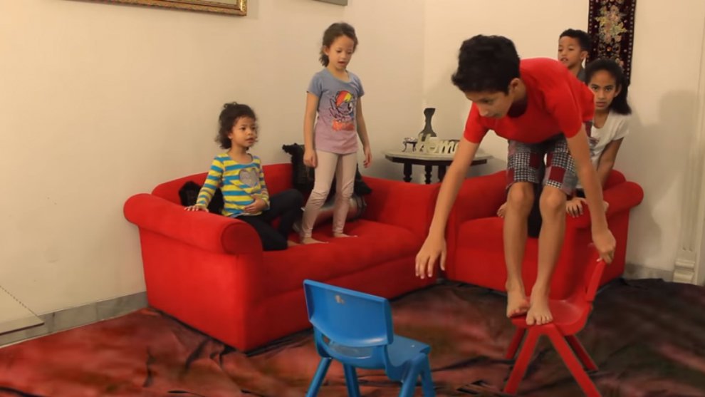 Lucunya Imajinasi Anak-Anak Harbatah Kids Bermain The Floor is Lava Challenge