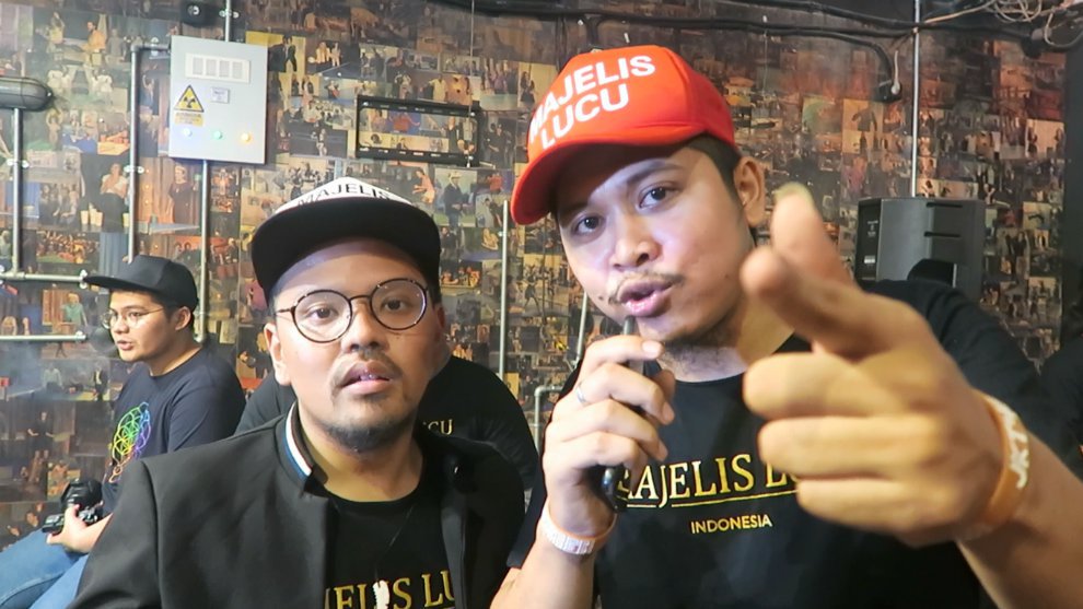 Mencela Dengan Komedi di Acara 'Roasting' Majelis Lucu Indonesia
