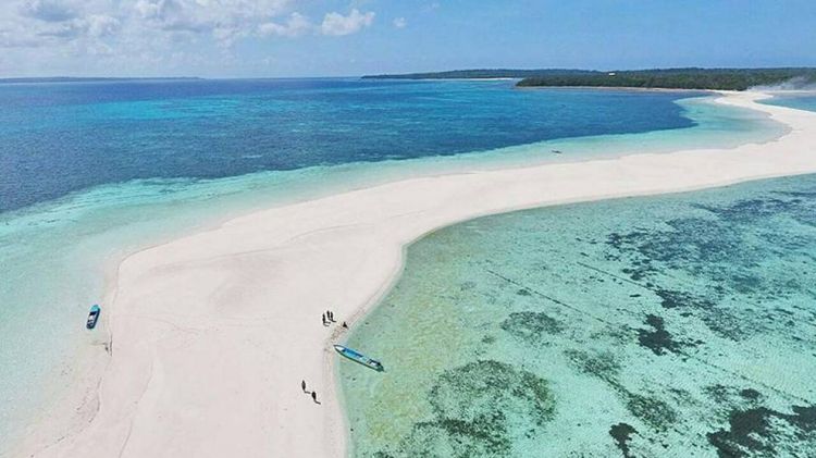 Intip Keindahan 5 Pantai Unik yang Hanya Ada di Indonesia!