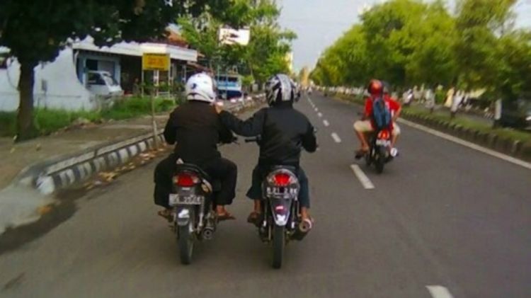 7 Tipe Pengendara Motor Paling Nyebelin! Apa Kamu Salah Satunya?