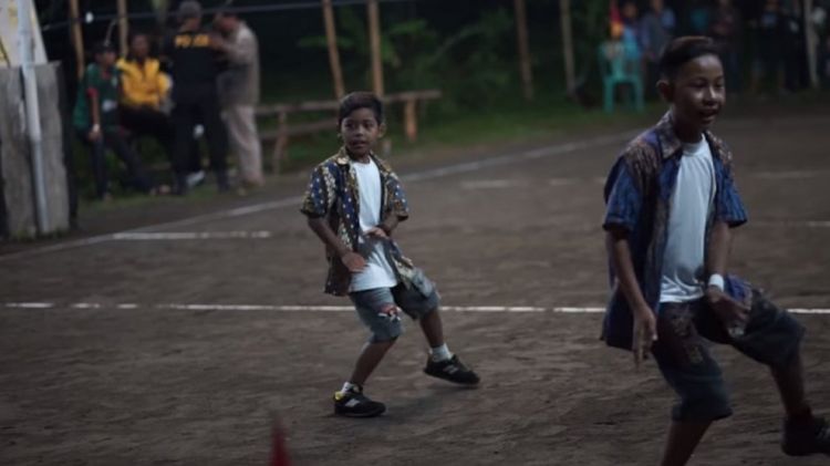Asyik! Goyang Pakai Lagu Dangdut Anak-Anak Kecil Ini Super Lincah