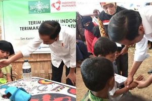 Momen Jokowi & Iriana bercengkerama sama anak-anak pengungsi Rohingya