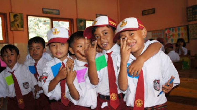 Generasi 90an Pasti Ingat! 5 Mitos Zaman SD yang Dulu Dipercayai