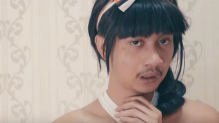 Yoga Arizona Bikin Video Parodi Kocak 'Eiffel I'm in Love 2', Bikin Ngakak!