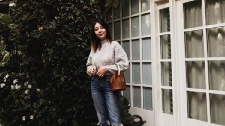 Inspirasi OOTD Swater Rajut, Untuk Tampil Stylish Saat Musim Hujan