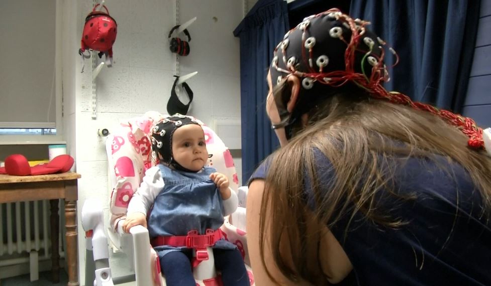 Tatapan mata bisa bantu perkembangan otak anak, orangtua harus tahu