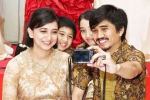 Kisah perjalanan cinta Duta SO7-Adelia ini romantis & menginspirasi