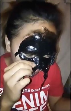 Usaha cewek untuk bisa cantik ini bikin gagal paham deh