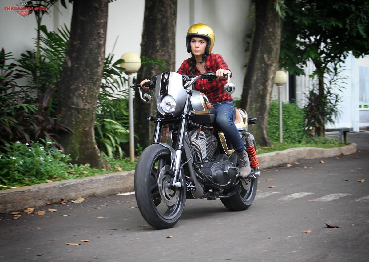 5 Artis cantik ini suka banget naik moge,  sering ikut touring juga