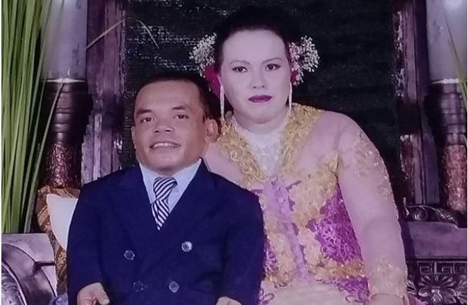 Kisah perjalanan cinta Ucok Baba dan istri ini penuh liku 