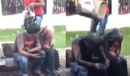 Diduga mesum, sejoli ini diguyur dengan air got