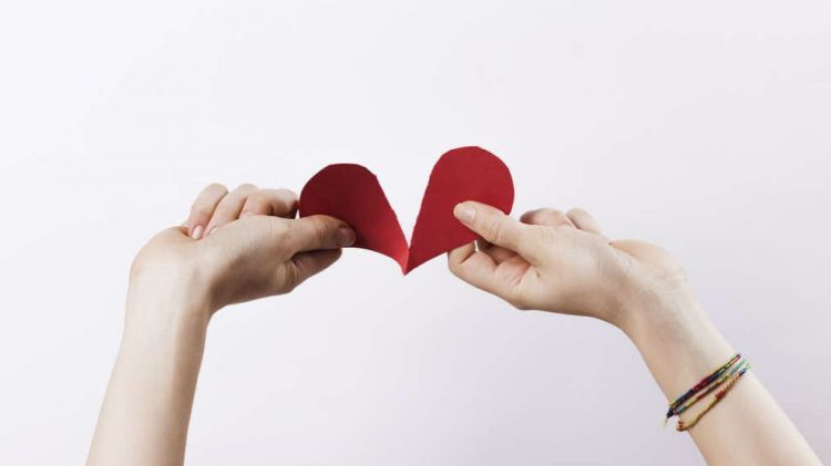 3 Tips Ampuh Menghibur Teman yang Sedang Patah Hati