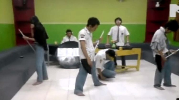 3 Video Jadul Bayu Skak Meniru Jadi Anak Band
